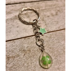 JTD-1034 : Lucky Clover with Star Charm Keychain at Greenery, Knots and Things